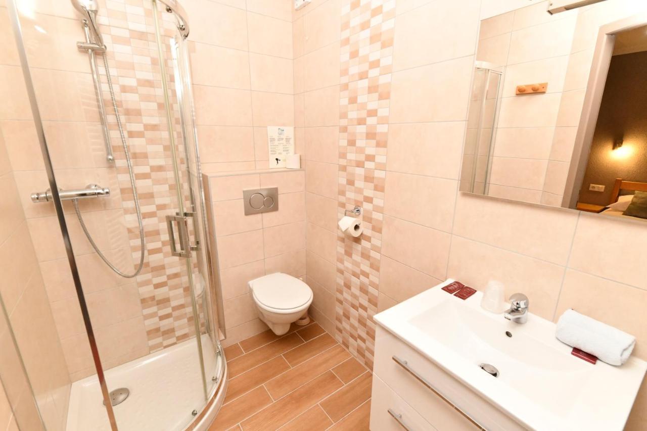 Hotel Restaurant Le Centre Лелекс Экстерьер фото